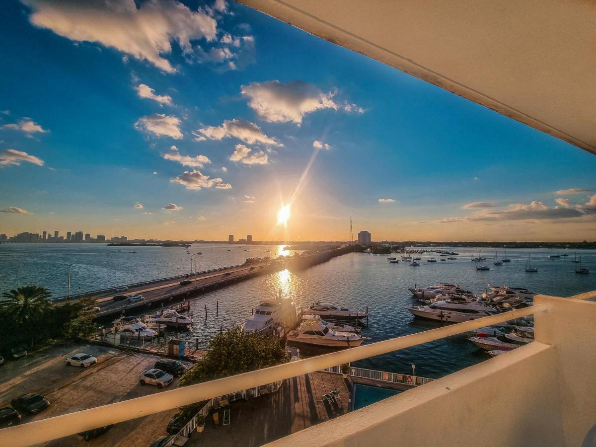 Bayfront Apartment Breathtaking Views- One Bedroom W Balcony- Living Room -Free Parking Miami Beach Buitenkant foto
