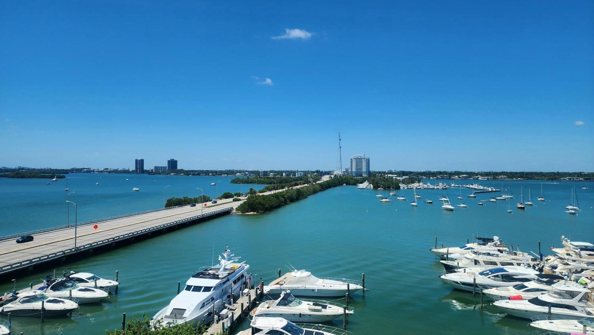 Bayfront Apartment Breathtaking Views- One Bedroom W Balcony- Living Room -Free Parking Miami Beach Buitenkant foto