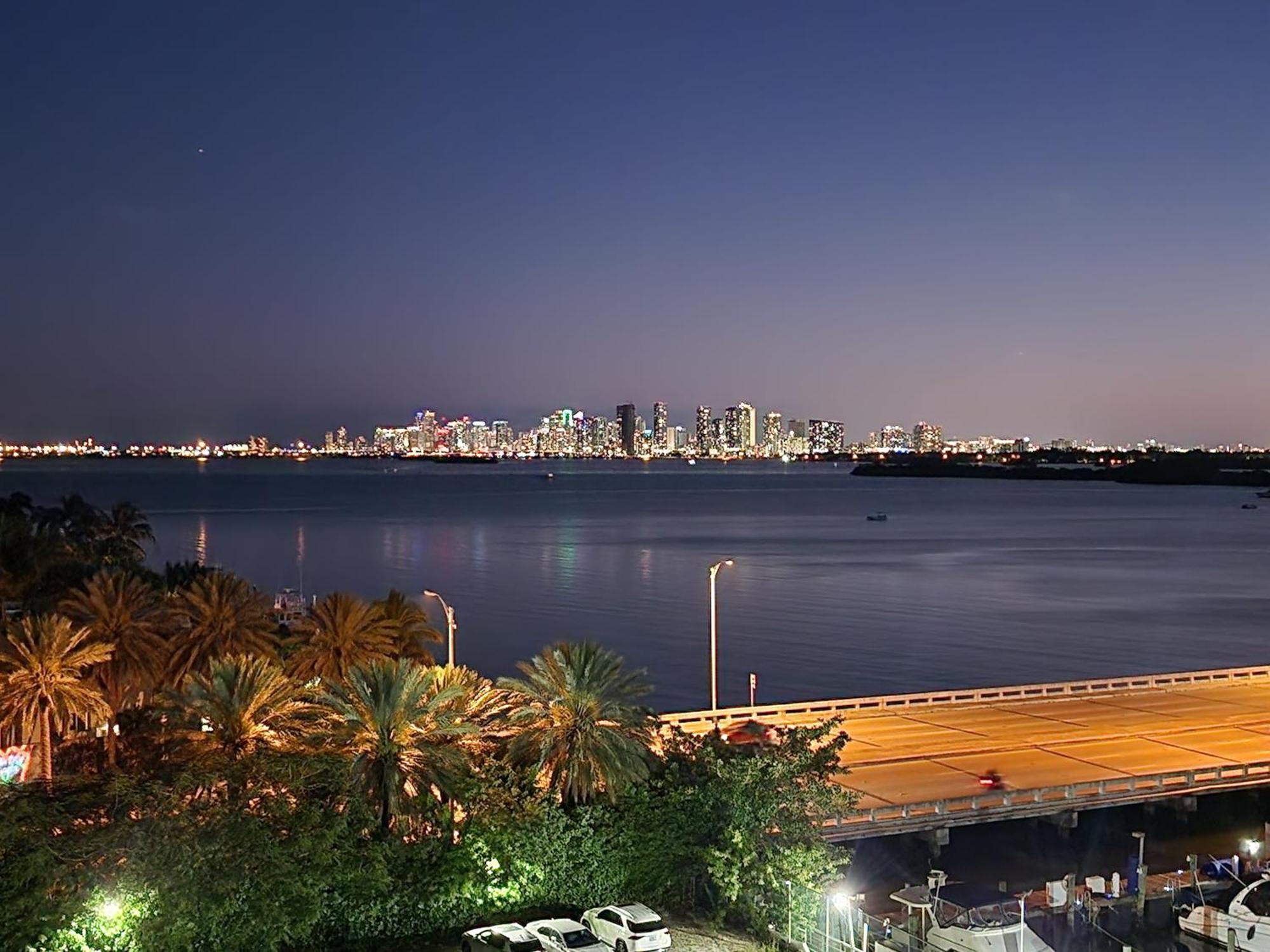 Bayfront Apartment Breathtaking Views- One Bedroom W Balcony- Living Room -Free Parking Miami Beach Buitenkant foto
