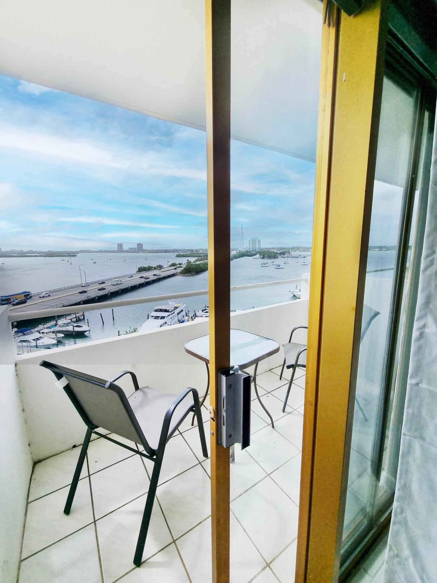 Bayfront Apartment Breathtaking Views- One Bedroom W Balcony- Living Room -Free Parking Miami Beach Buitenkant foto